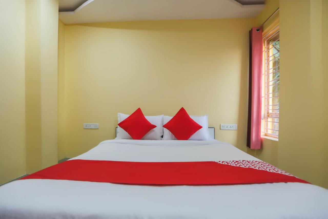 Oyo 62042 Niloy Guest House Jadabpur Bagian luar foto