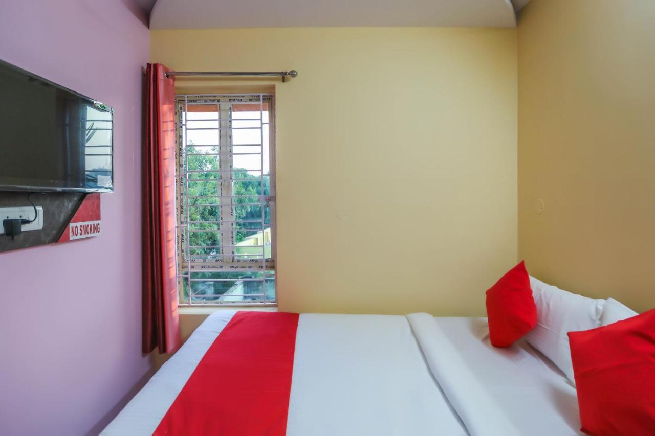 Oyo 62042 Niloy Guest House Jadabpur Bagian luar foto